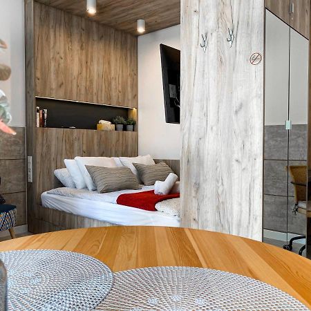 Beautiful Studio For Couples With Air Conditioning - Old Town & Main Station Krakau Buitenkant foto