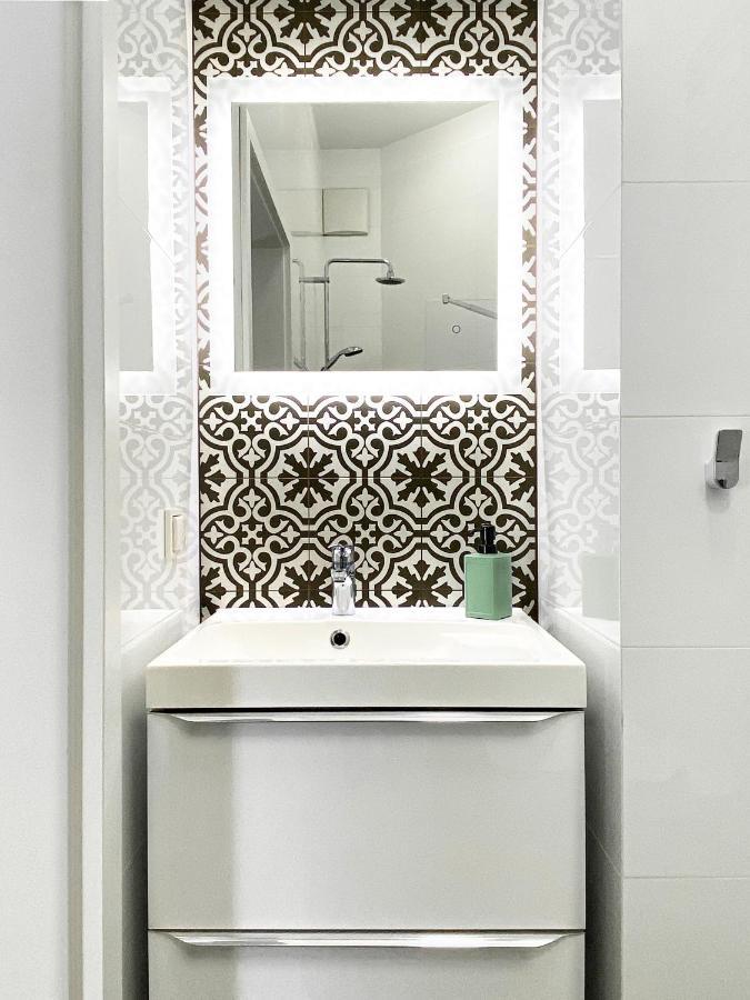 Beautiful Studio For Couples With Air Conditioning - Old Town & Main Station Krakau Buitenkant foto