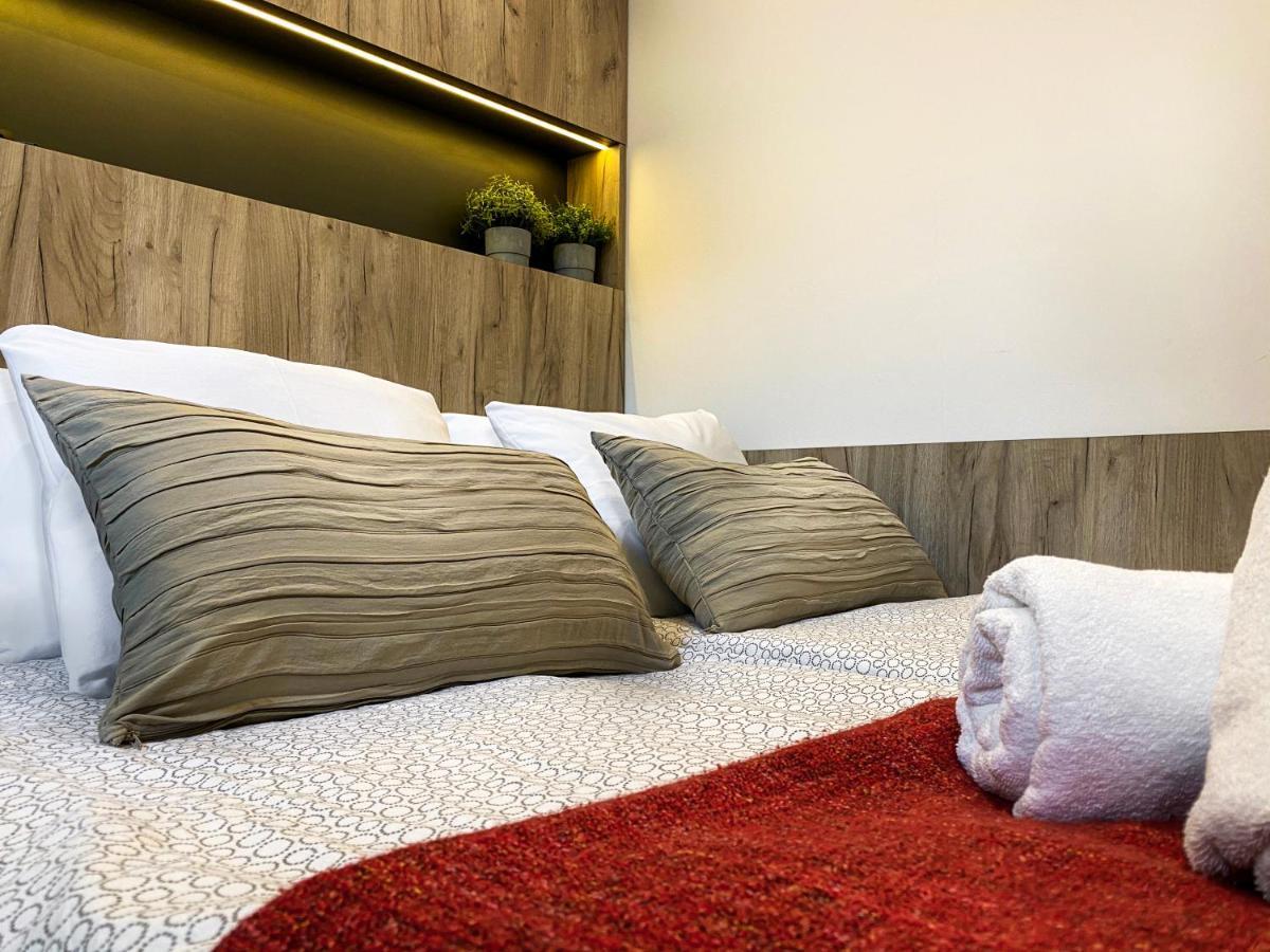 Beautiful Studio For Couples With Air Conditioning - Old Town & Main Station Krakau Buitenkant foto