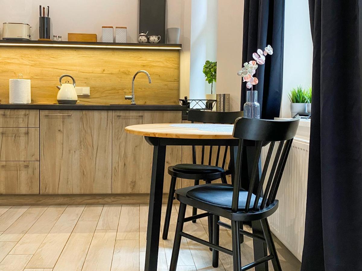 Beautiful Studio For Couples With Air Conditioning - Old Town & Main Station Krakau Buitenkant foto