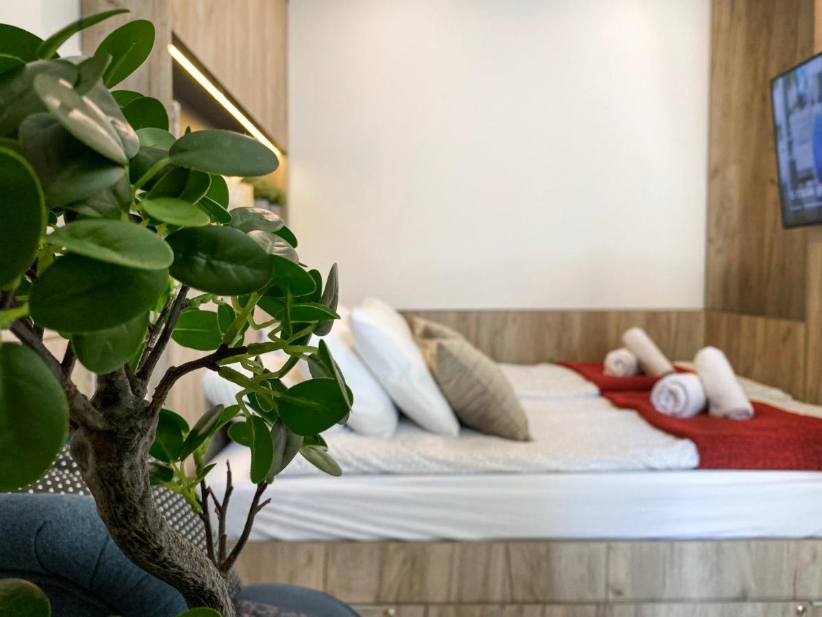 Beautiful Studio For Couples With Air Conditioning - Old Town & Main Station Krakau Buitenkant foto