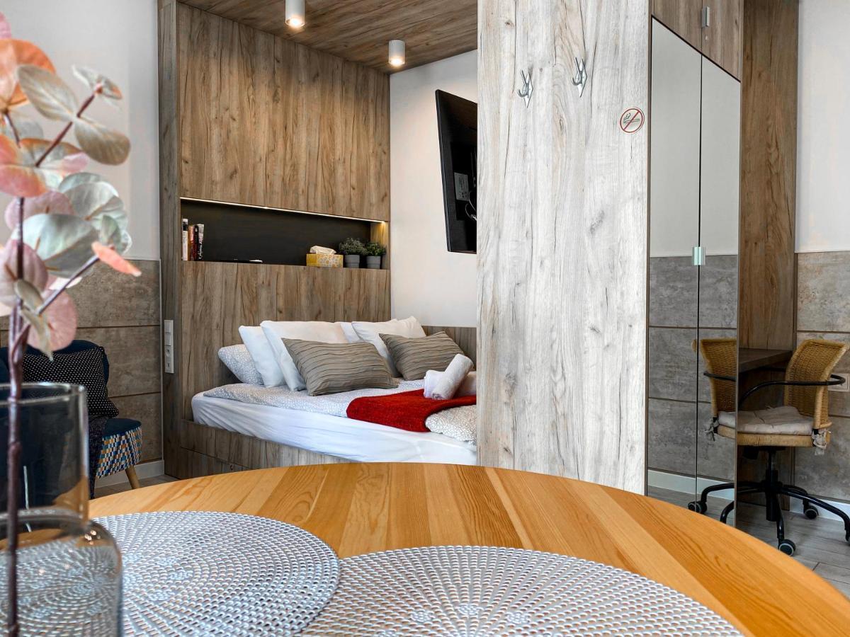Beautiful Studio For Couples With Air Conditioning - Old Town & Main Station Krakau Buitenkant foto