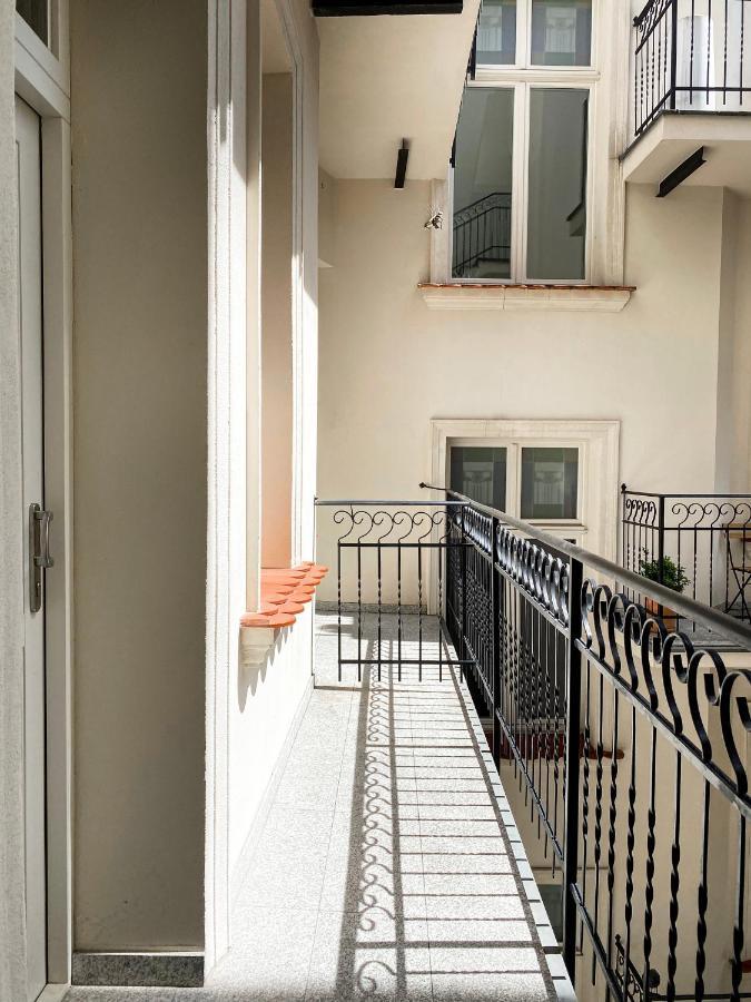 Beautiful Studio For Couples With Air Conditioning - Old Town & Main Station Krakau Buitenkant foto